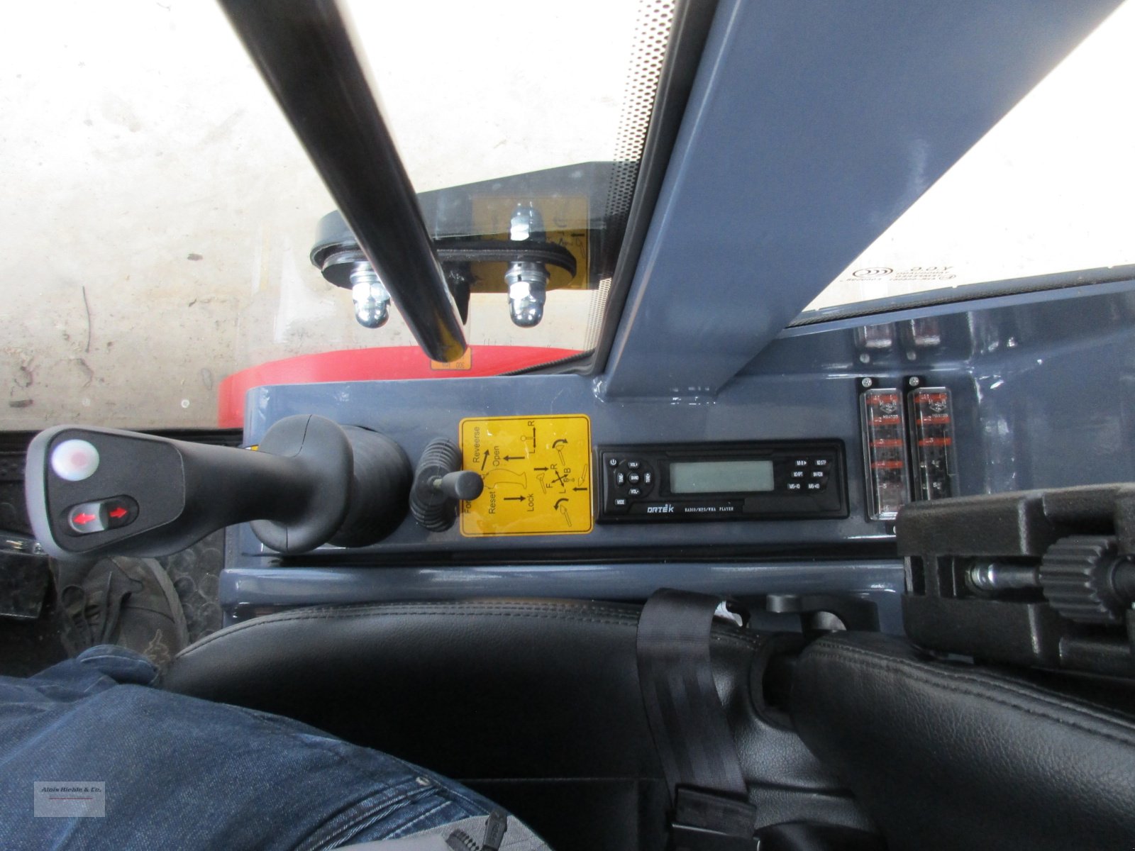 Hoflader des Typs Toyo KU 826, Neumaschine in Tapfheim (Bild 5)