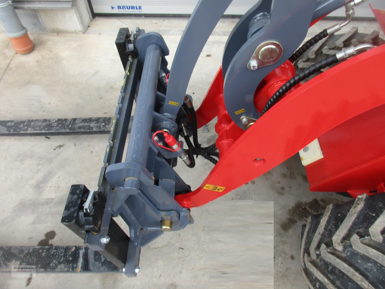 Hoflader des Typs Toyo KU826, Neumaschine in Tapfheim (Bild 3)