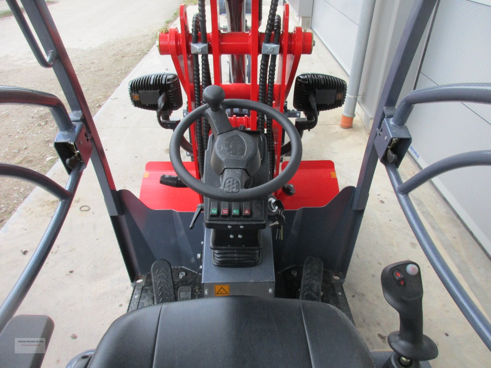 Hoflader des Typs Toyo KU826, Neumaschine in Tapfheim (Bild 5)