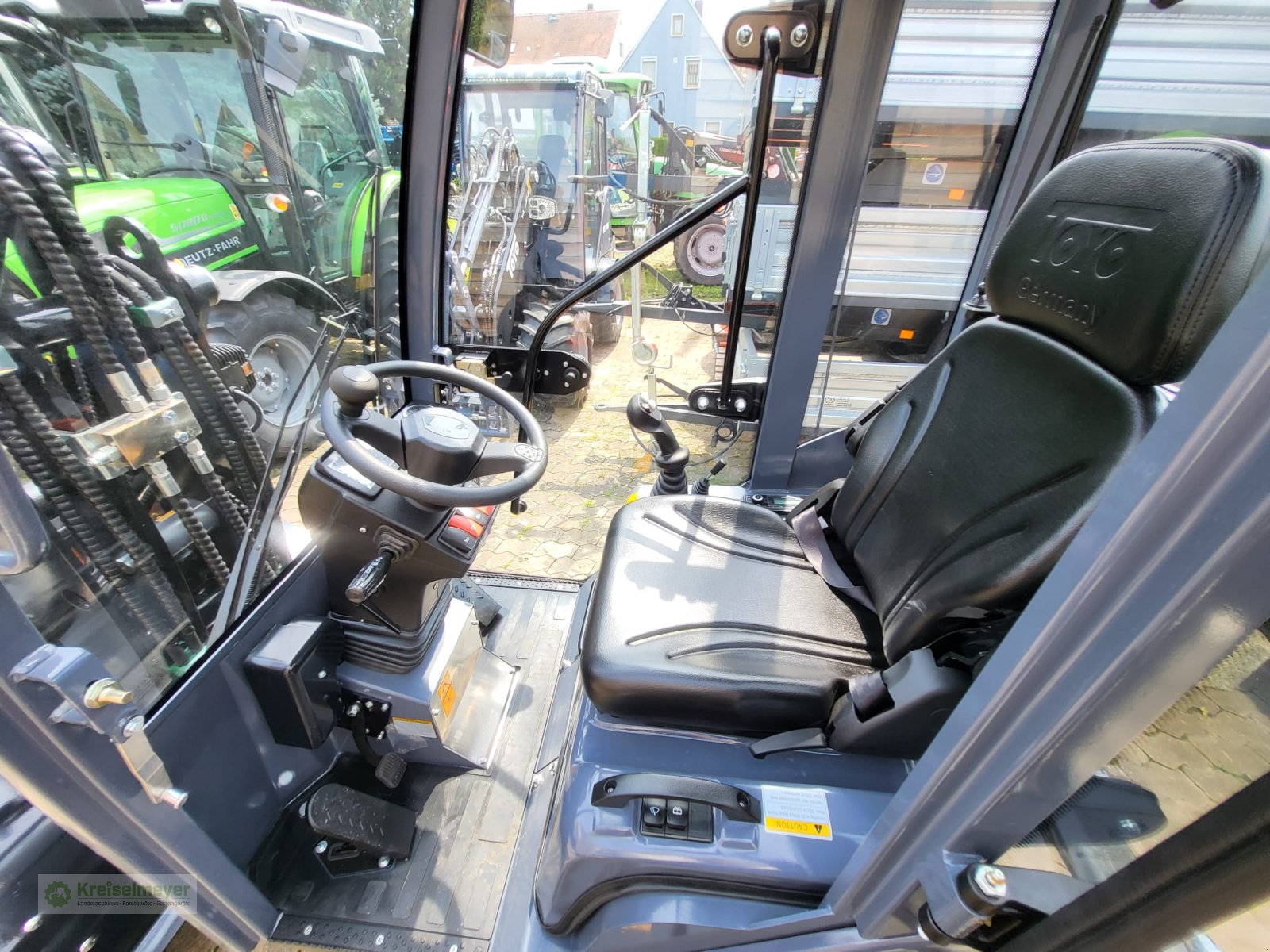 Hoflader des Typs Toyo Toyo 826-III Kabine Euro-Aufnahme Sommeraktion + Schaufel + Palettengabel + Greifschaufel NEU, Neumaschine in Feuchtwangen (Bild 5)