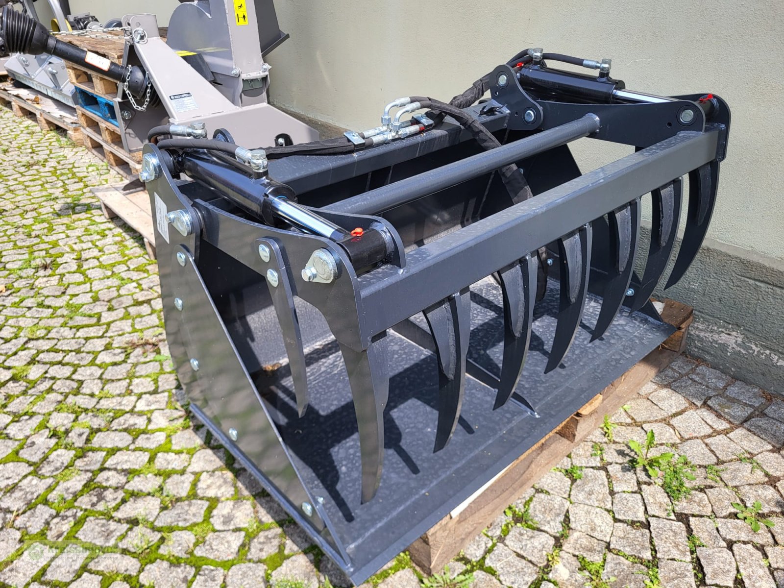 Hoflader des Typs Toyo Toyo 826-III Kabine Euro-Aufnahme Sommeraktion + Schaufel + Palettengabel + Greifschaufel NEU, Neumaschine in Feuchtwangen (Bild 17)