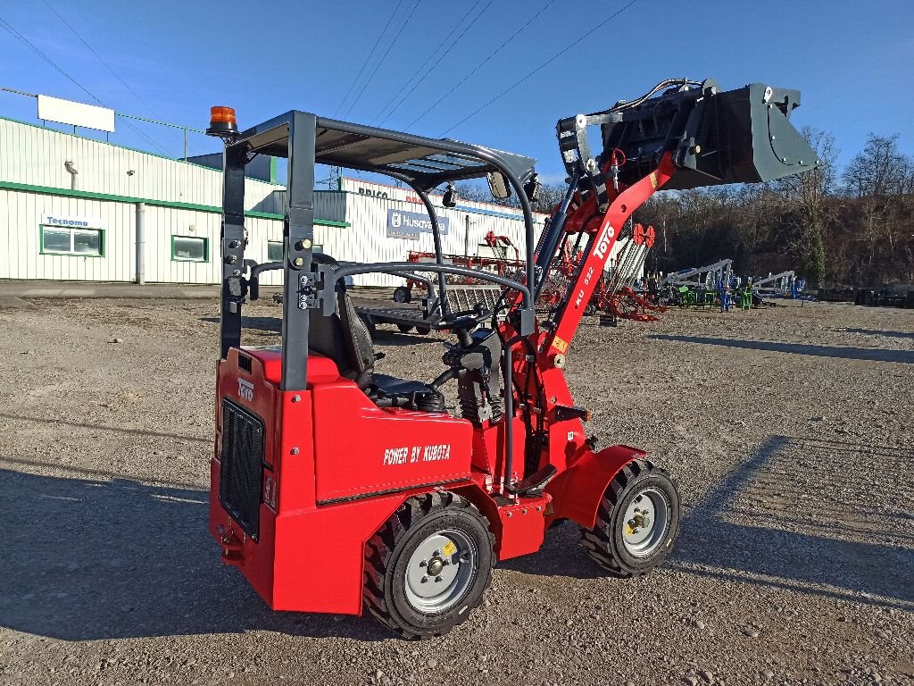 Hoflader of the type Toyo Valet de ferme avec Godet Multi-service Disponible, Gebrauchtmaschine in BEAUREPAIRE (Picture 5)