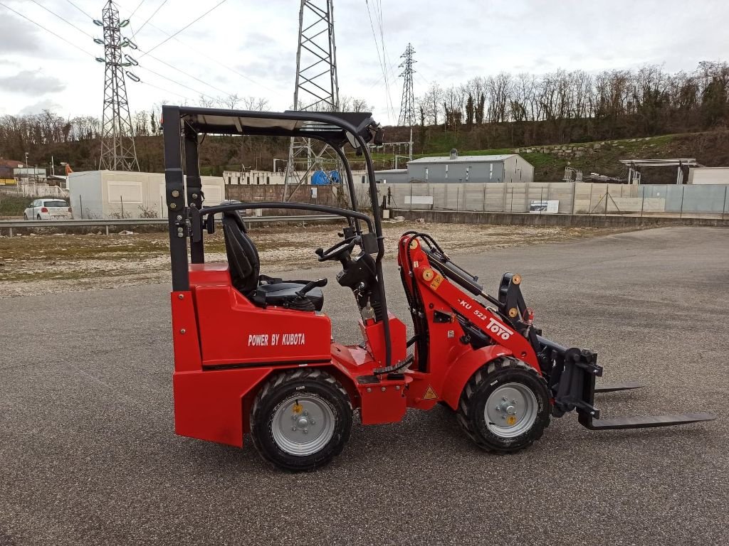 Hoflader of the type Toyo Valet de ferme avec Godet Multi-service Disponible, Gebrauchtmaschine in BEAUREPAIRE (Picture 8)