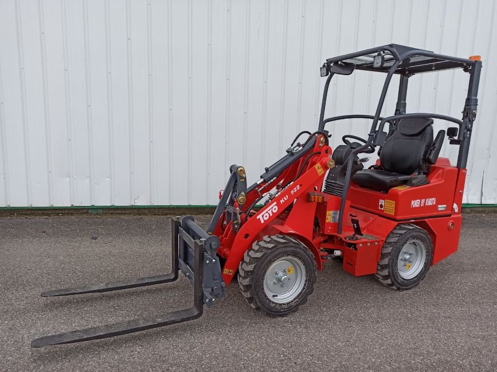 Hoflader of the type Toyo Valet de ferme avec Godet Multi-service Disponible, Gebrauchtmaschine in BEAUREPAIRE (Picture 11)