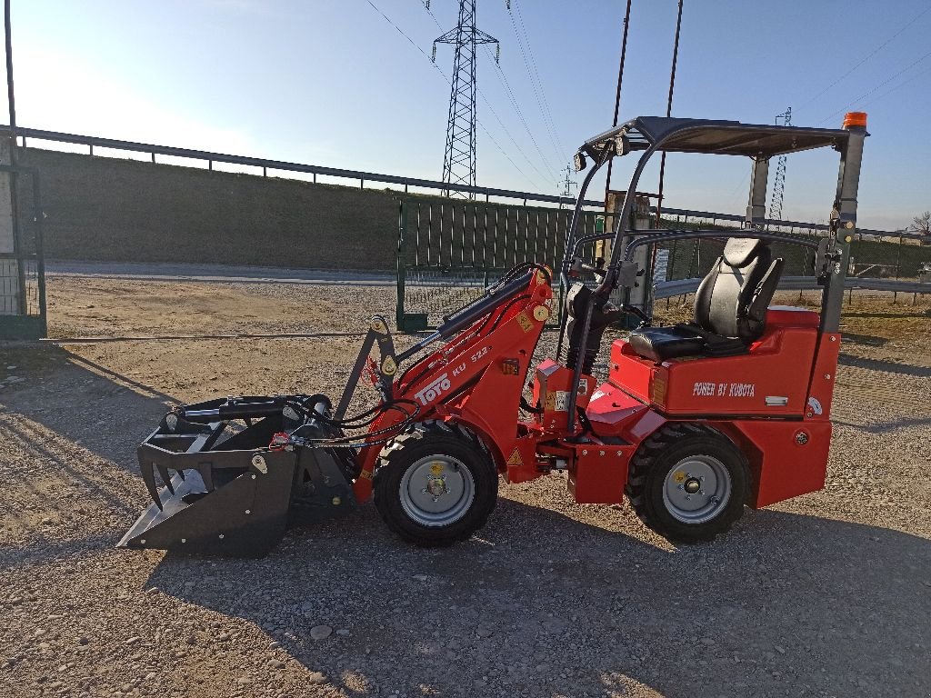 Hoflader des Typs Toyo Valet de ferme avec Godet Multi-service Disponible, Gebrauchtmaschine in BEAUREPAIRE (Bild 3)