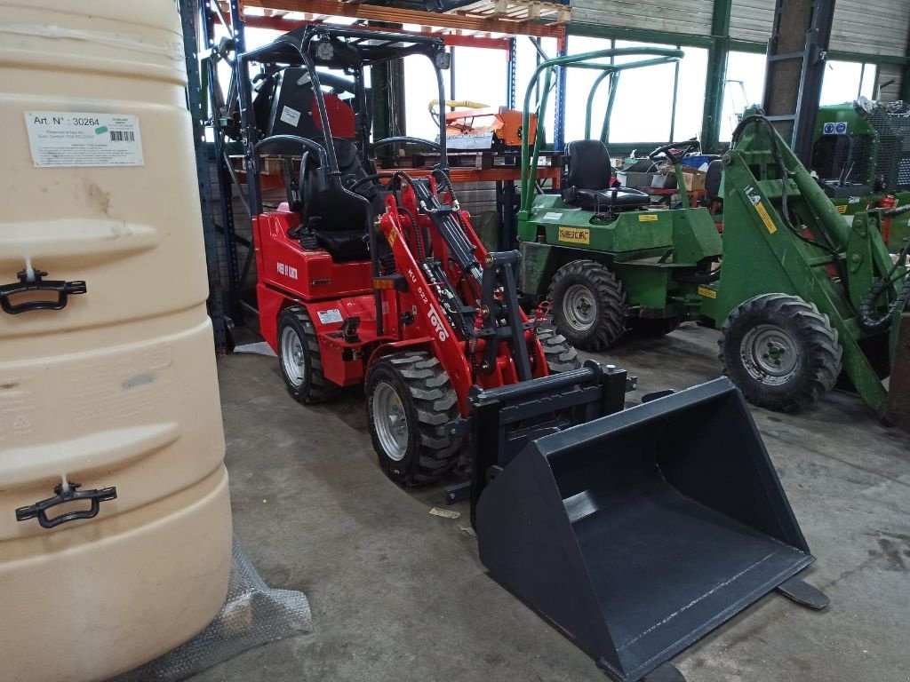 Hoflader of the type Toyo Valet de ferme avec Godet Multi-service Disponible, Gebrauchtmaschine in BEAUREPAIRE (Picture 9)