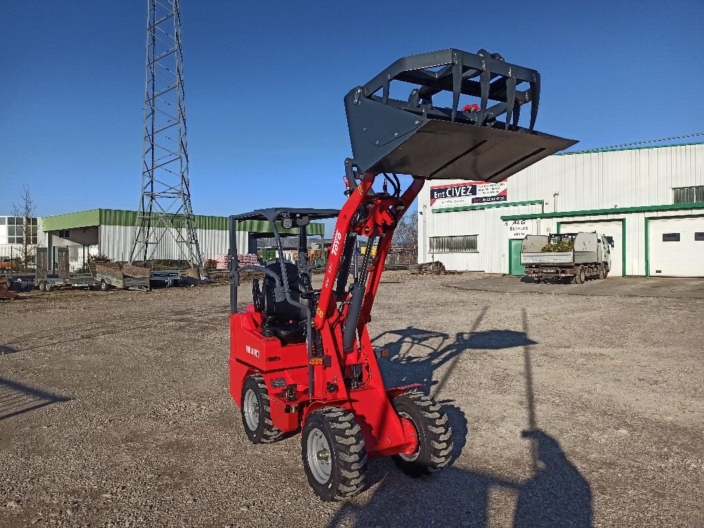 Hoflader of the type Toyo Valet de ferme avec Godet Multi-service Disponible, Gebrauchtmaschine in BEAUREPAIRE (Picture 4)
