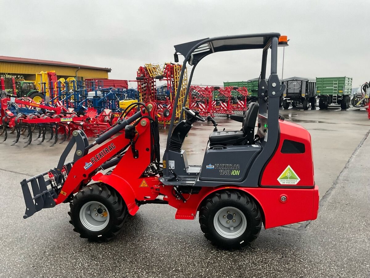 Hoflader of the type Trejon Flexitrac 1140 ION, Neumaschine in Zwettl (Picture 9)