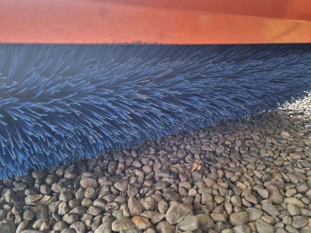 Hoflader des Typs Tuchel Kehrmaschine Eco 520-150, Gebrauchtmaschine in Neubrandenburg (Bild 2)