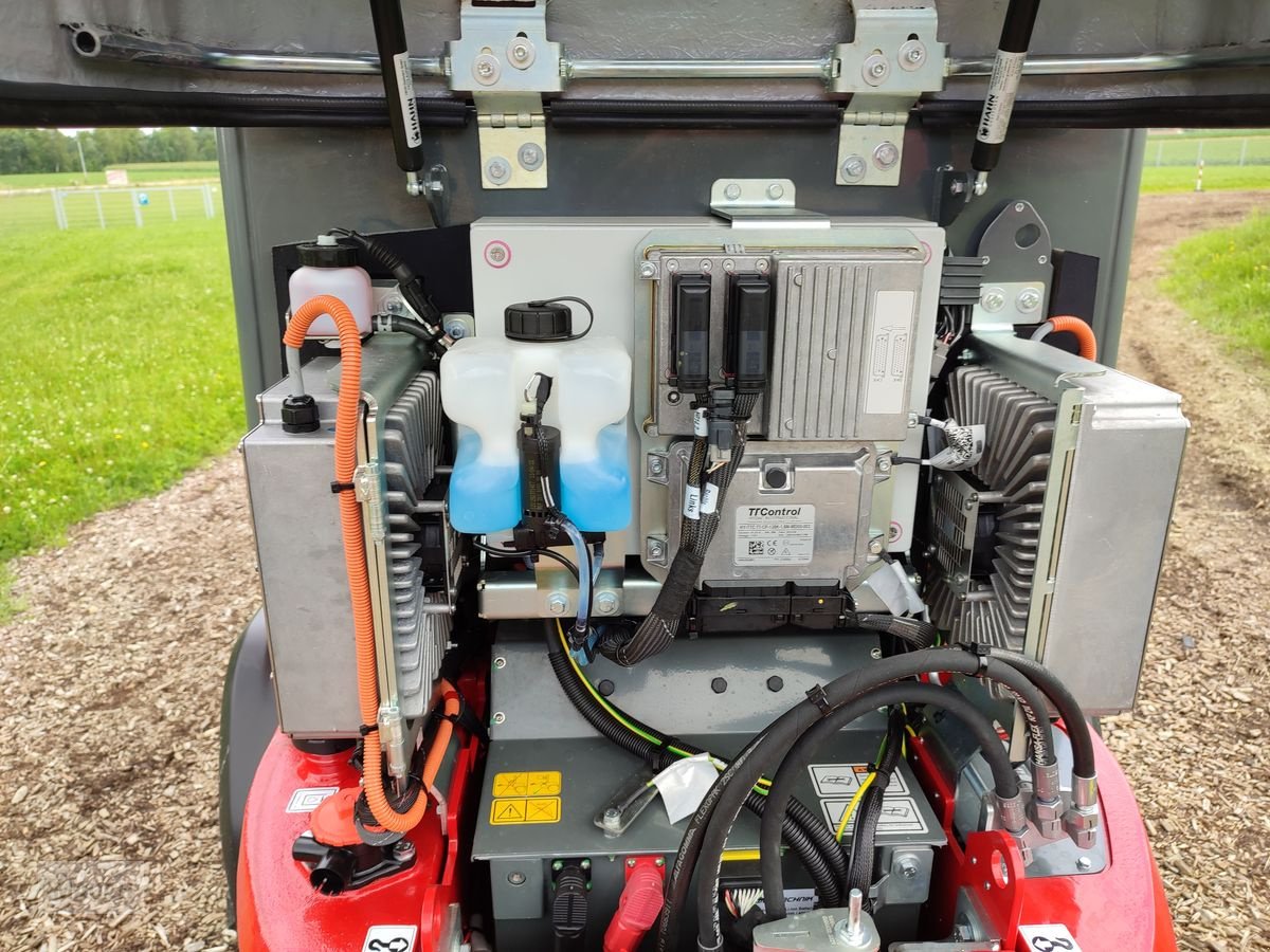 Hoflader des Typs Weidemann  1190e Elektro mit Kabine, Neumaschine in Burgkirchen (Bild 11)