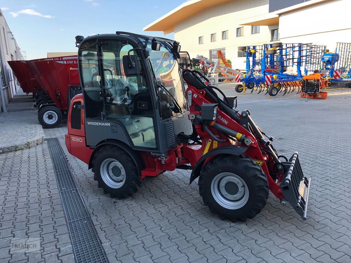 Hoflader des Typs Weidemann  1280 mit Kabine, Neumaschine in Burgkirchen (Bild 1)