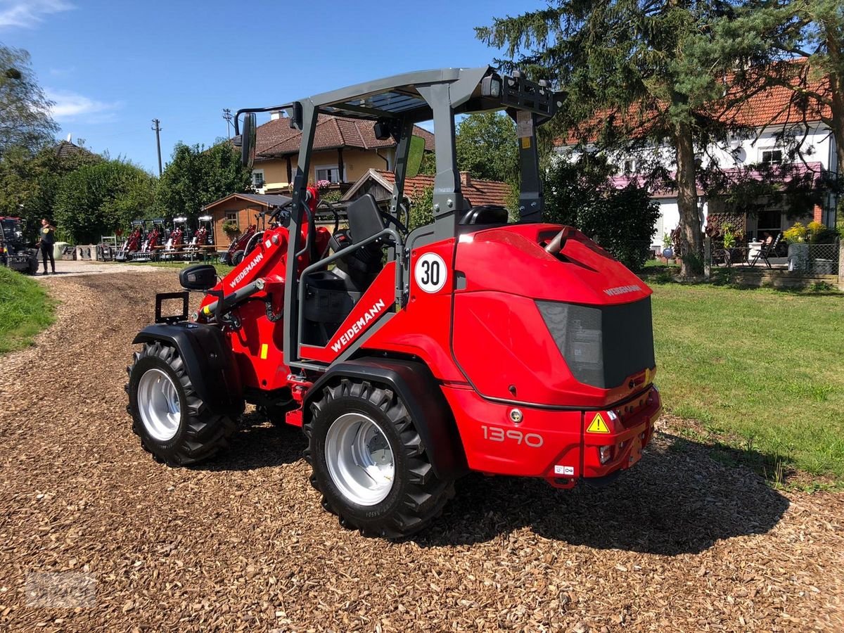 Hoflader des Typs Weidemann  1390 Hoftrac, Neumaschine in Burgkirchen (Bild 3)