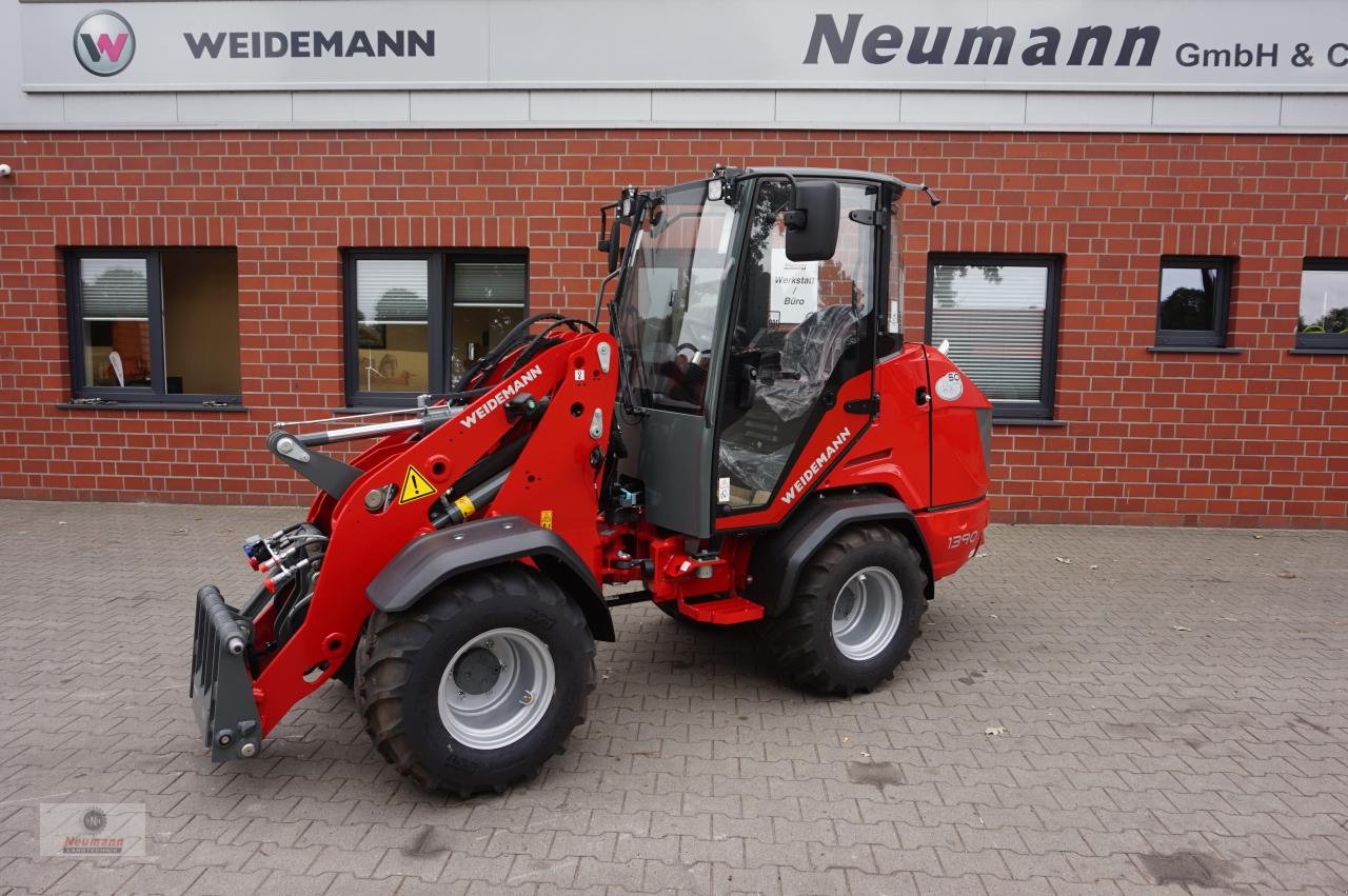 Hoflader of the type Weidemann  1390, Neumaschine in Barßel (Picture 1)