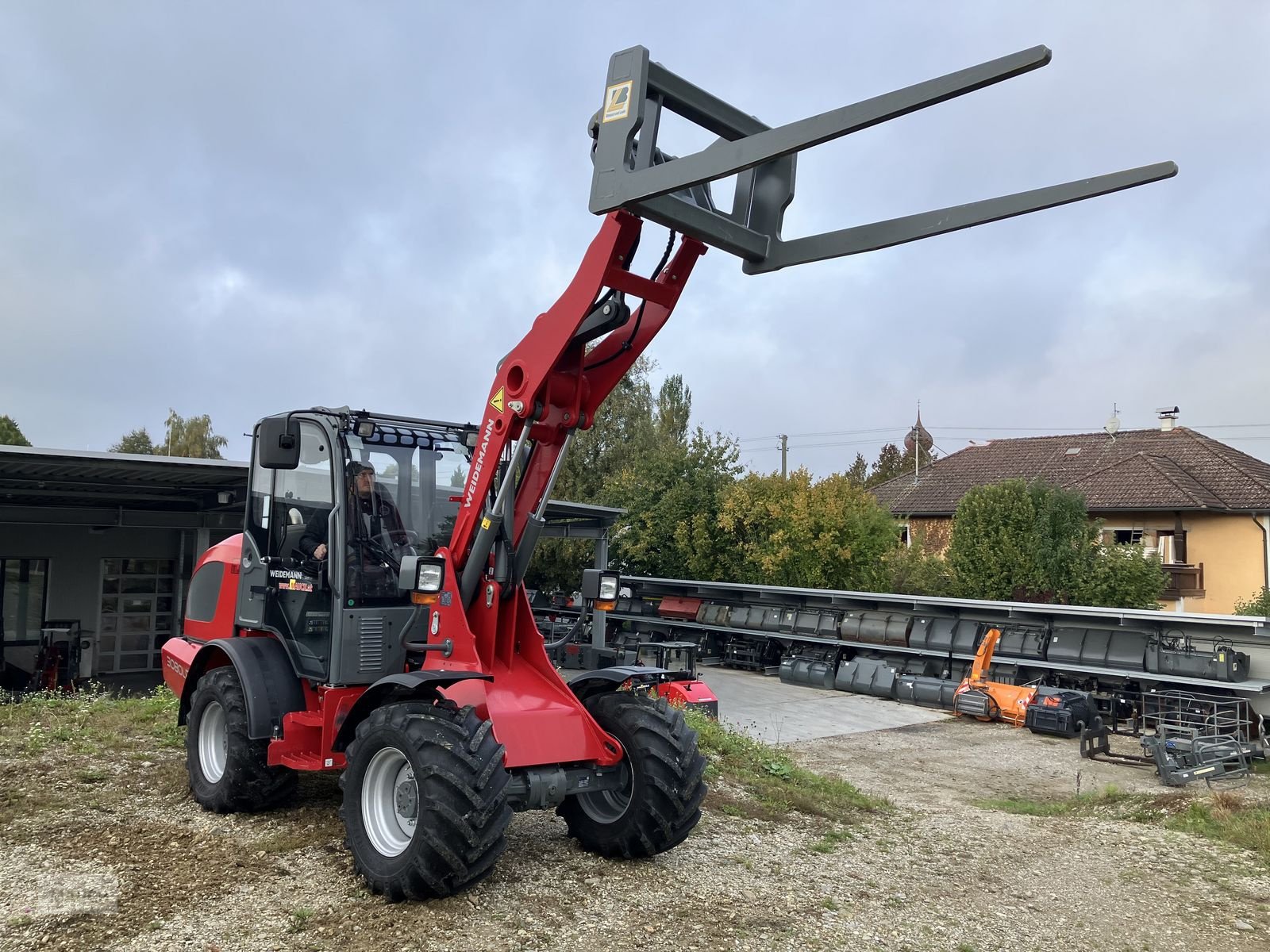 Hoflader des Typs Weidemann  3080LP für Geflügelkistengabel sofort verfügbar, Vorführmaschine in Burgkirchen (Bild 3)