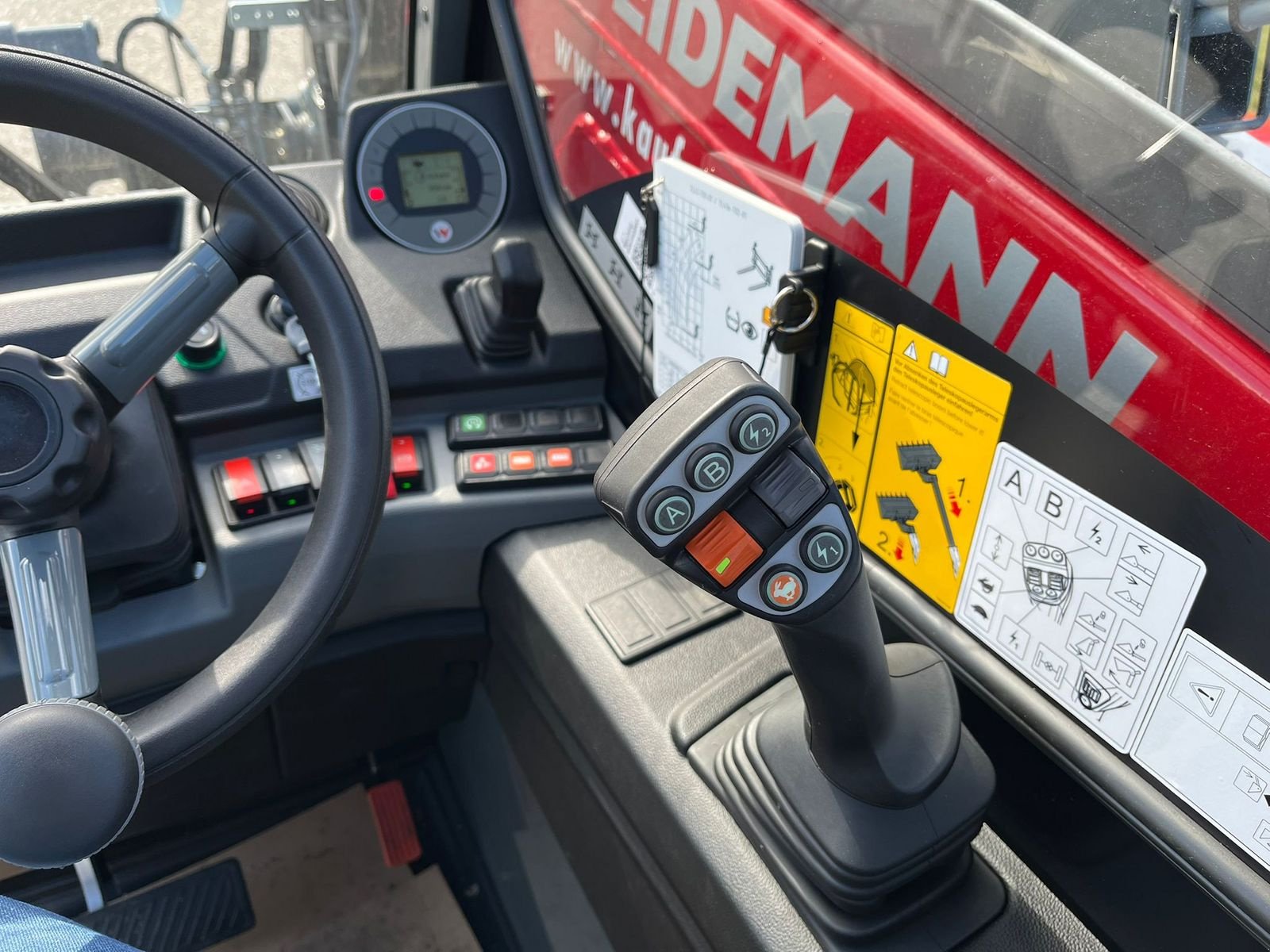 Hoflader za tip Weidemann  T 4512, Neumaschine u NATTERNBACH (Slika 11)