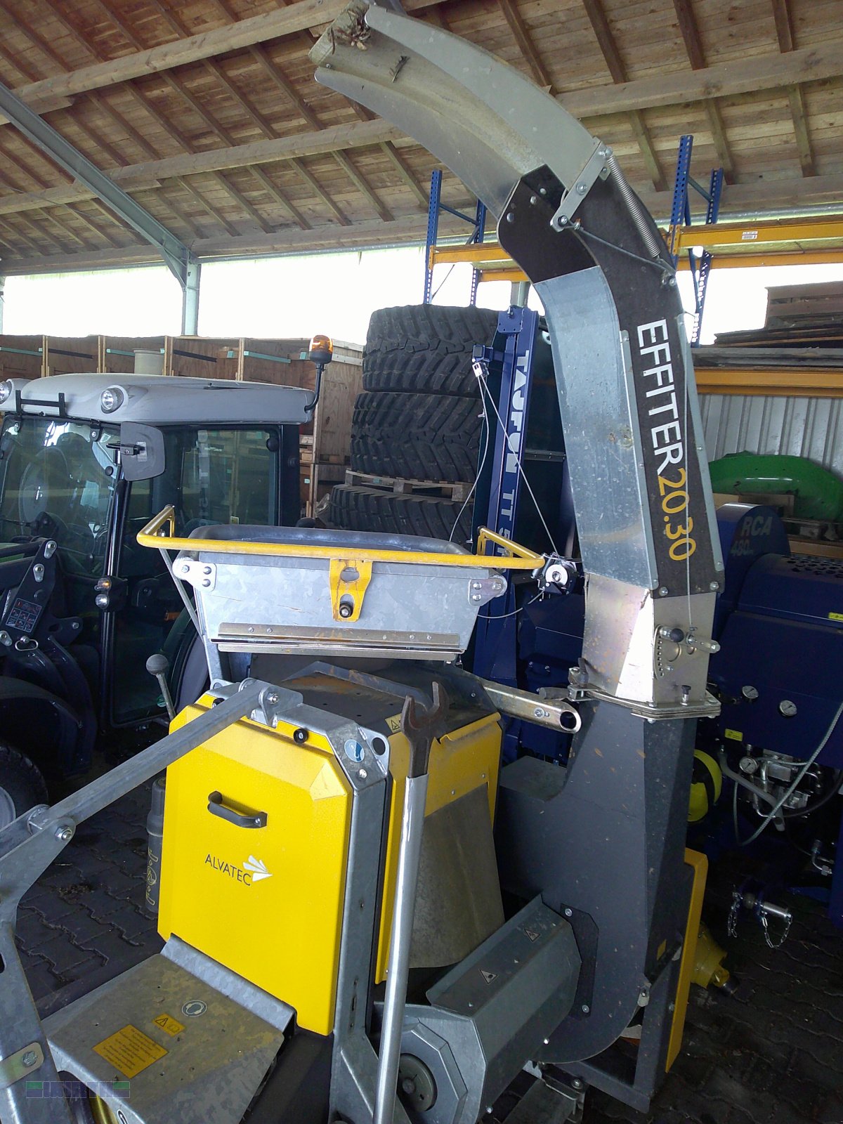Holzhacker & Holzhäcksler typu Alvatec Holzzerkleinerungsmaschine 20.30 "Messerabatt Karpfham 8%", Gebrauchtmaschine v Buchdorf (Obrázek 13)
