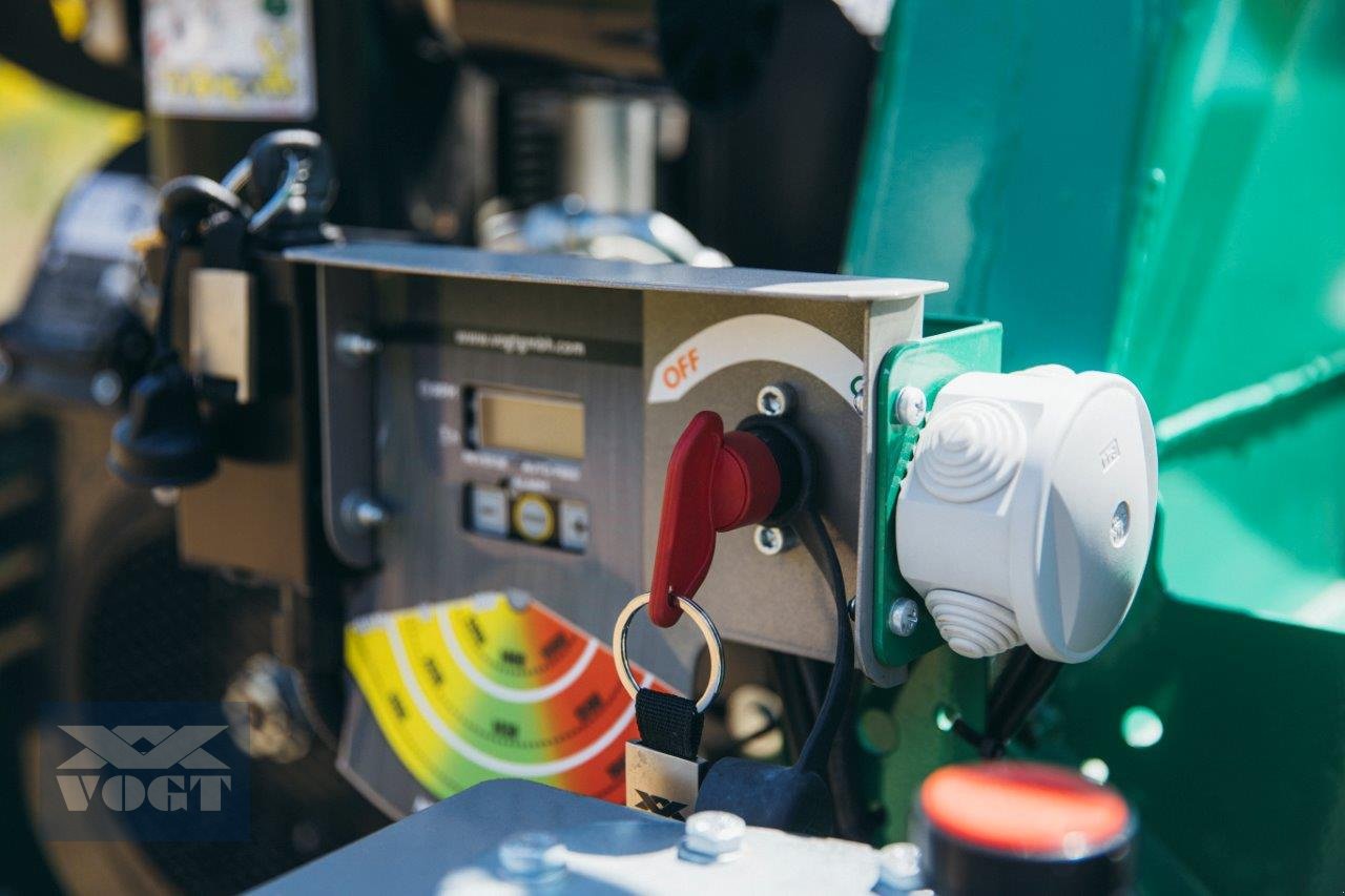 Holzhacker & Holzhäcksler des Typs HS 140MF PRO Holzhacker mit Dieselmotor und PKW-Fahrwerk, Neumaschine in Schmallenberg (Bild 8)