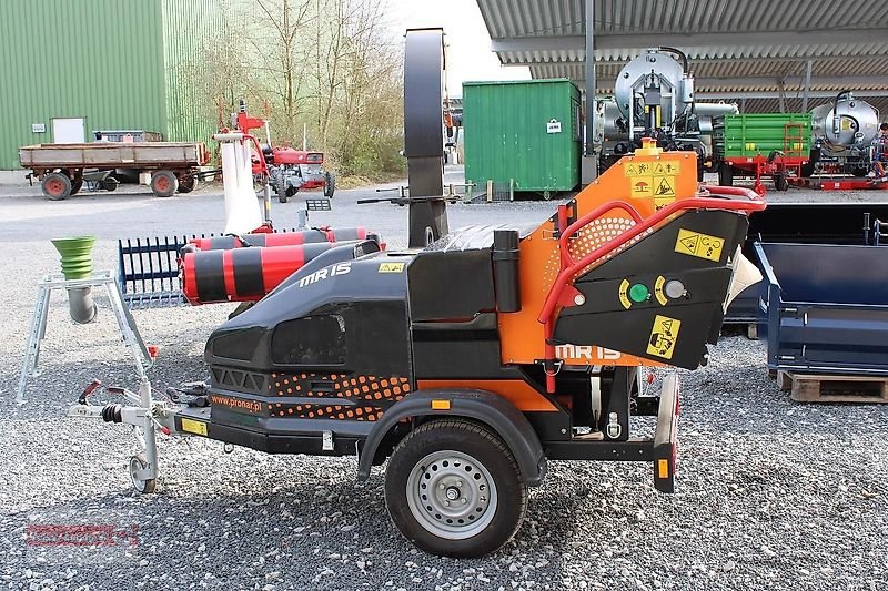 Holzhacker & Holzhäcksler des Typs PRONAR Pronar Holzhäcksler MR-15 Anhänger bis 15 cm Holzdurchmesser, Neumaschine in Ostheim/Rhön (Bild 5)