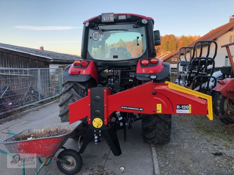 Holzhacker & Holzhäcksler des Typs Remet R120, Neumaschine in Regen (Bild 1)