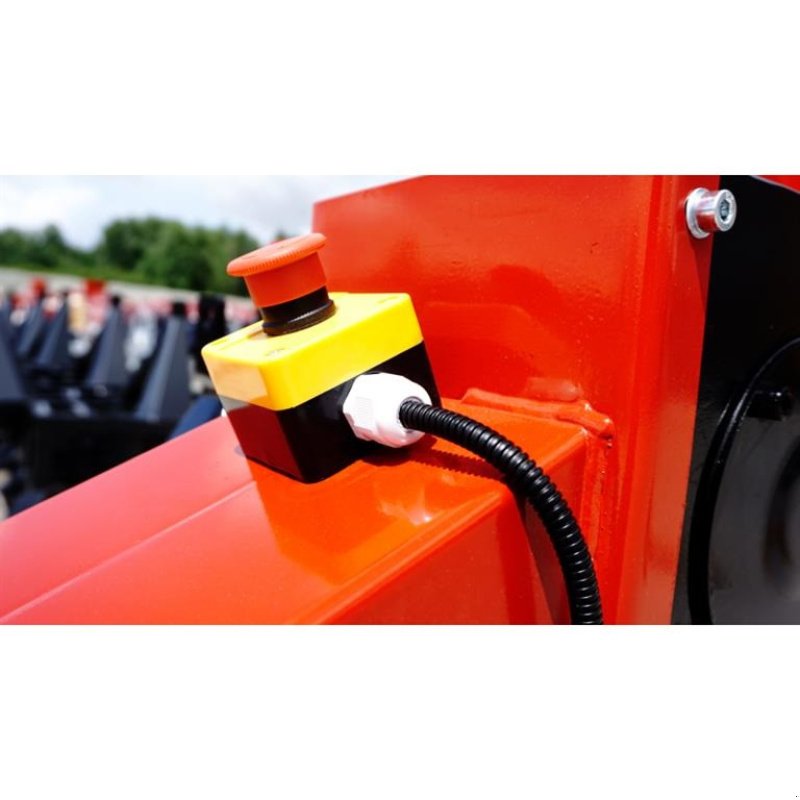 Holzhacker & Holzhäcksler des Typs Remet Træhugger med benzin motor og traktor pto Rs120, Gebrauchtmaschine in Vinderup (Bild 4)