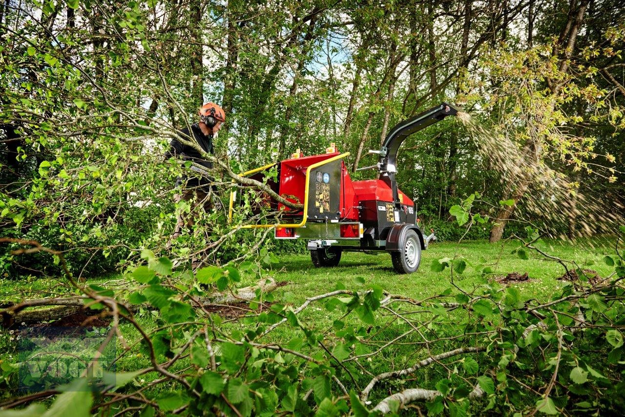 Holzhacker & Holzhäcksler des Typs TP 165 MOBILE Holzhacker /Holzschredder mit Benzinmotor & PKW-Fahrwerk-Lagergerät-Aktion, Neumaschine in Schmallenberg (Bild 10)