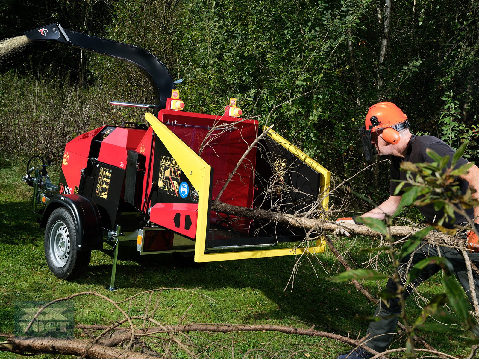 Holzhacker & Holzhäcksler от тип TP 166 MOBILE Holzhacker mit Benzinmotor und PKW-Fahrwerk-Lagergerät-Aktion, Neumaschine в Schmallenberg (Снимка 3)