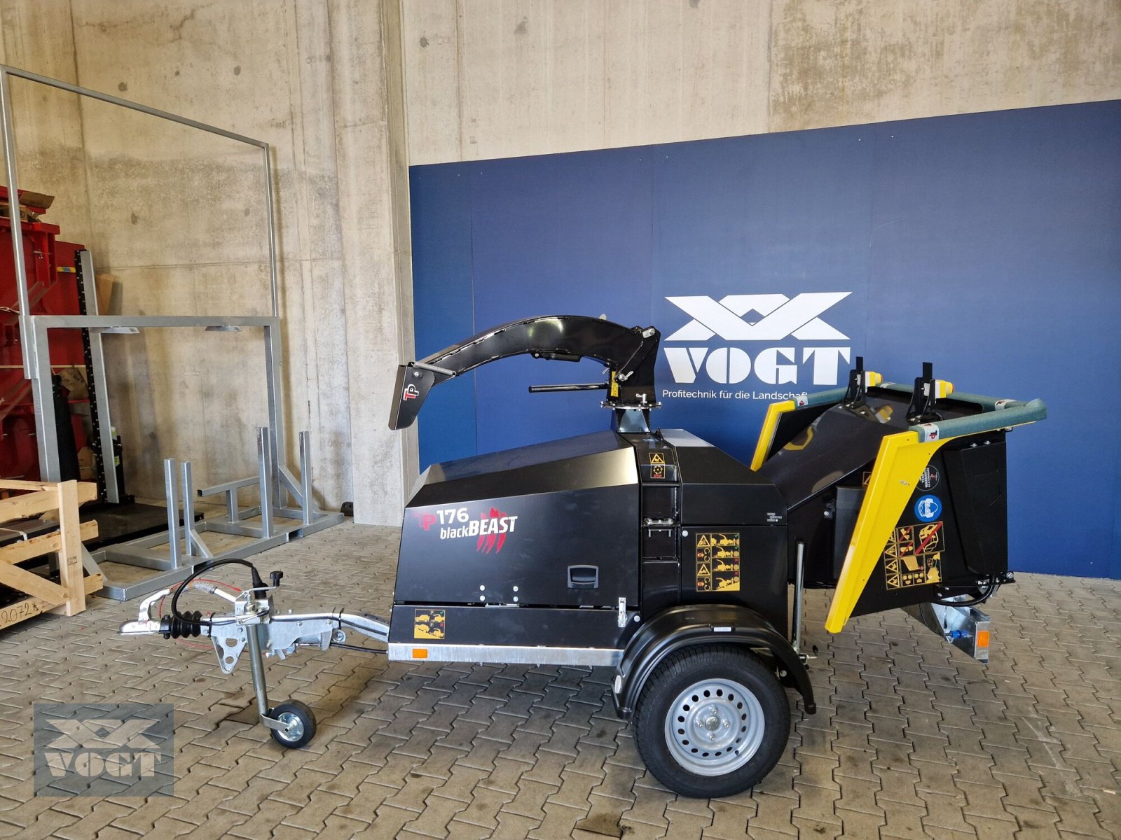 Holzhacker & Holzhäcksler typu TP 176 BLACK BEAST Holzhacker /Holzhäcksler mit Dieselmotor und PKW-Fahrwerk NEU, Neumaschine w Schmallenberg (Zdjęcie 1)