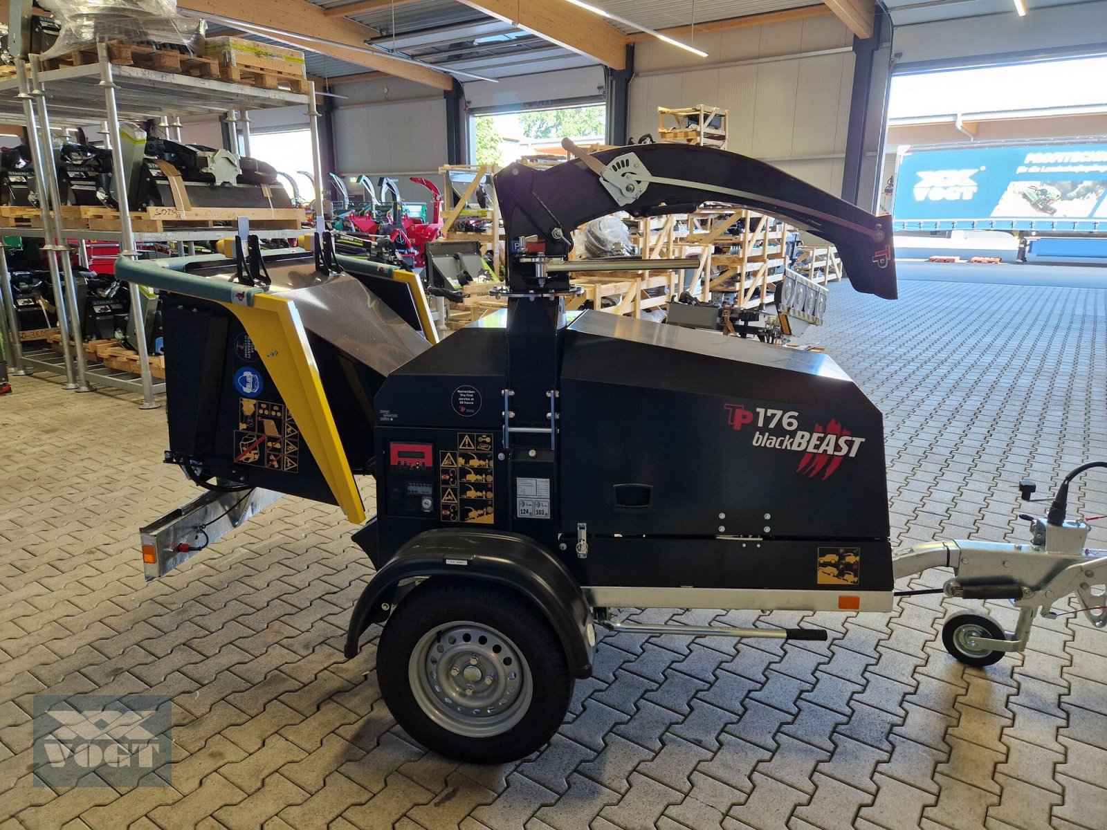 Holzhacker & Holzhäcksler typu TP 176 BLACK BEAST Holzhacker /Holzhäcksler mit Dieselmotor und PKW-Fahrwerk NEU, Neumaschine w Schmallenberg (Zdjęcie 4)