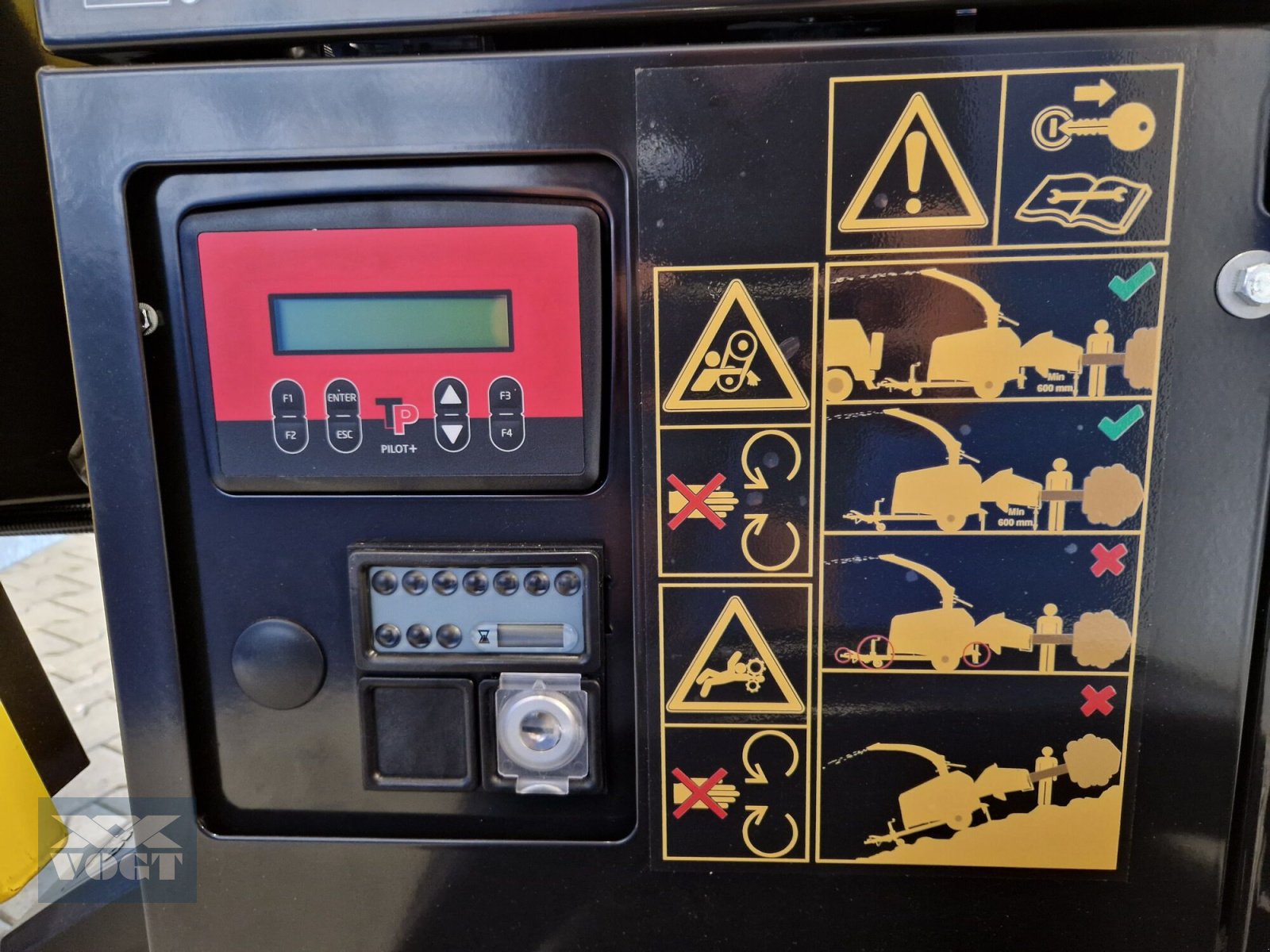 Holzhacker & Holzhäcksler typu TP 176 BLACK BEAST Holzhacker /Holzhäcksler mit Dieselmotor und PKW-Fahrwerk NEU, Neumaschine w Schmallenberg (Zdjęcie 5)