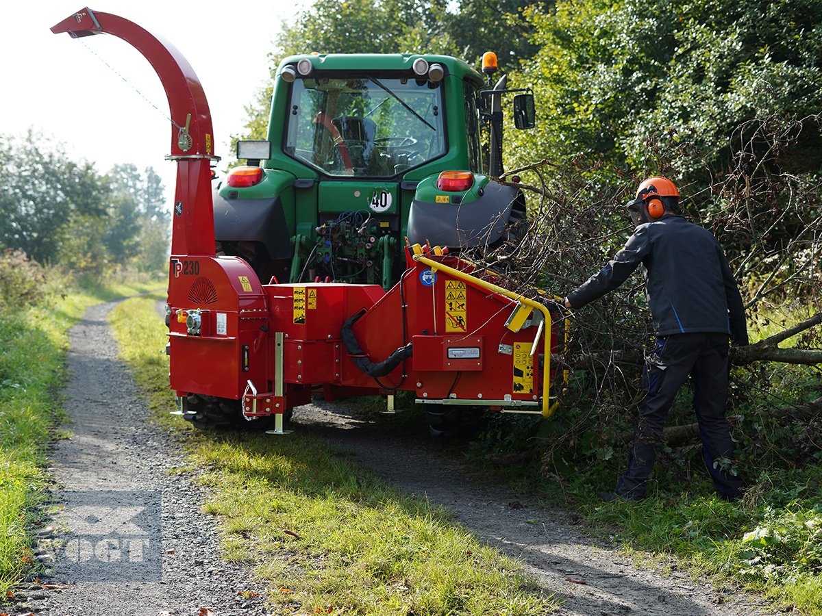 Holzhacker & Holzhäcksler des Typs TP 230 PTO Holzhäcksler /Holzhacker /Holzschredder für Traktor, Neumaschine in Schmallenberg (Bild 1)