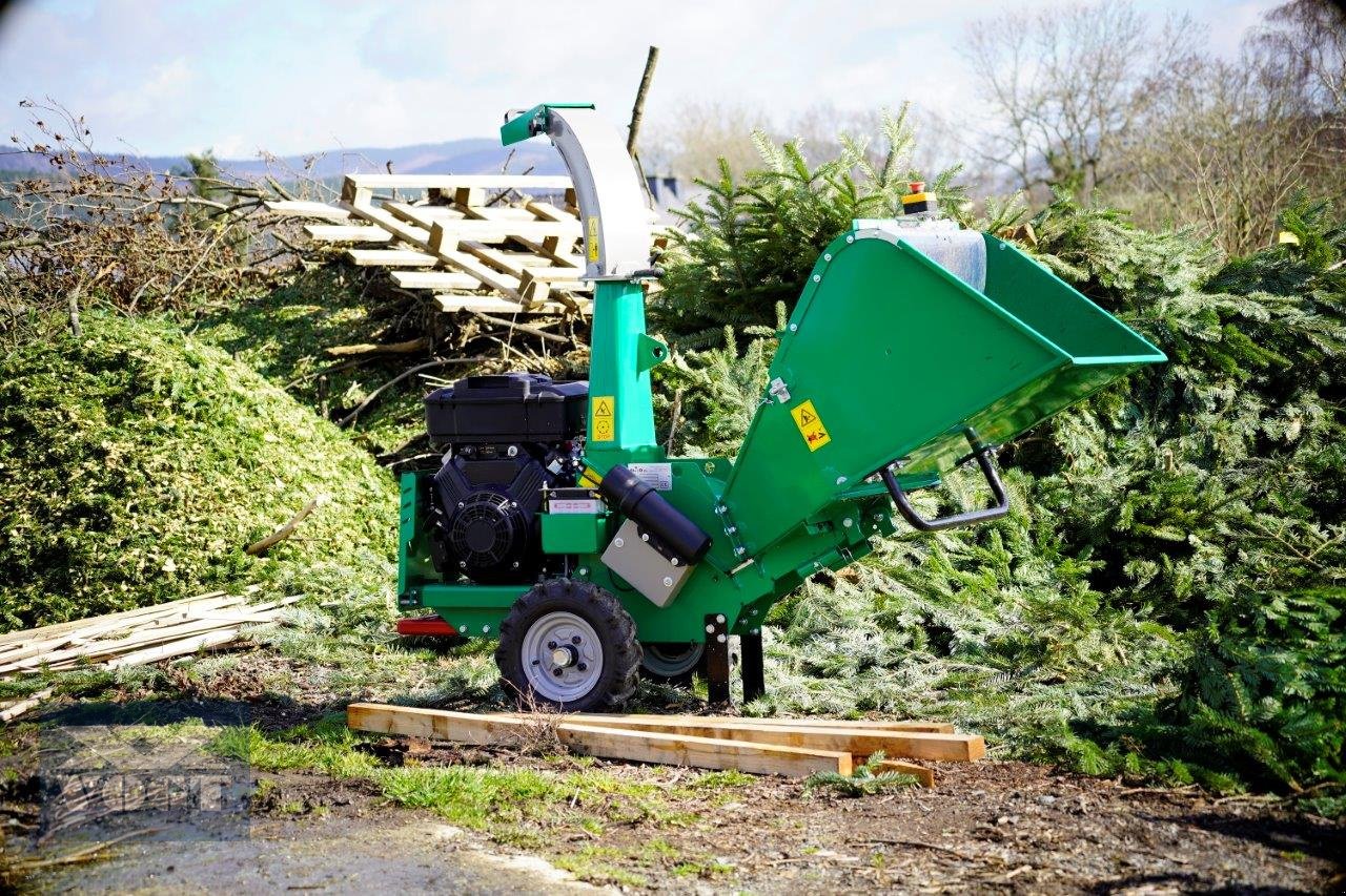 Holzhäcksler & Buschhacker des Typs HS 100 M PRO Holzhäcksler /Holzhacker /Holzschredder mit Benzinmotor, Neumaschine in Schmallenberg (Bild 2)