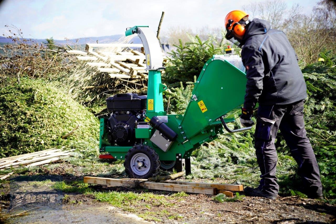 Holzhäcksler & Buschhacker des Typs HS 100 M PRO Holzhäcksler /Holzhacker /Holzschredder mit Benzinmotor, Neumaschine in Schmallenberg (Bild 3)