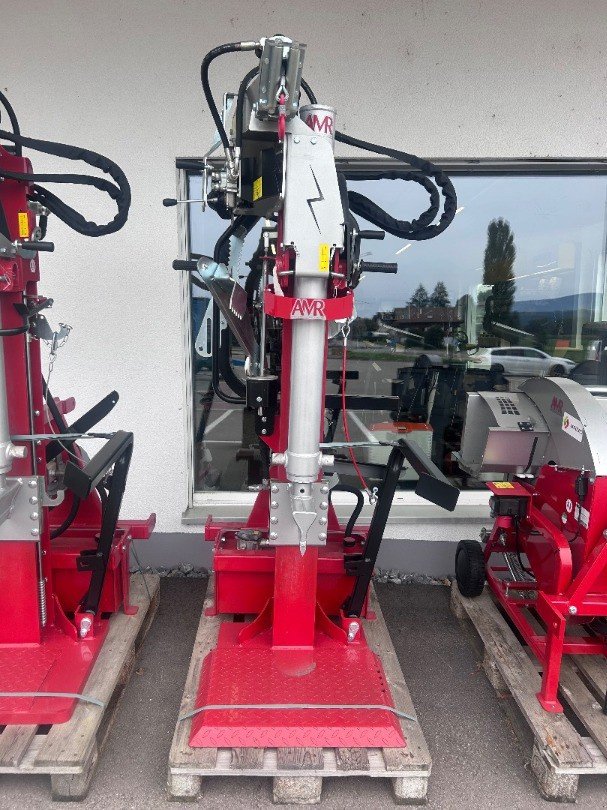 Holzspalter des Typs AMR 69767, Neumaschine in Domdidier (Bild 1)