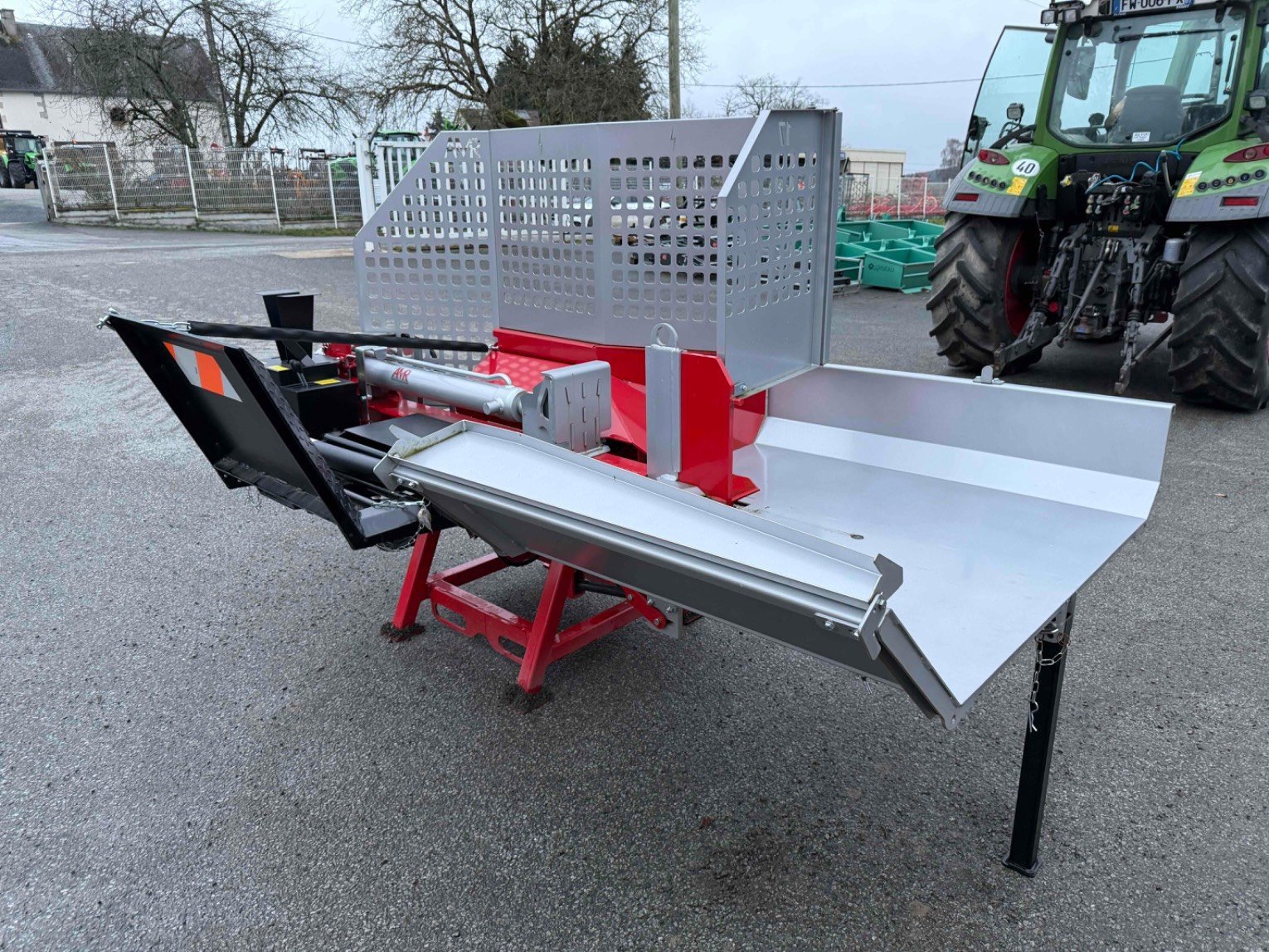 Holzspalter typu AMR HPF17, Gebrauchtmaschine v LA SOUTERRAINE (Obrázek 1)