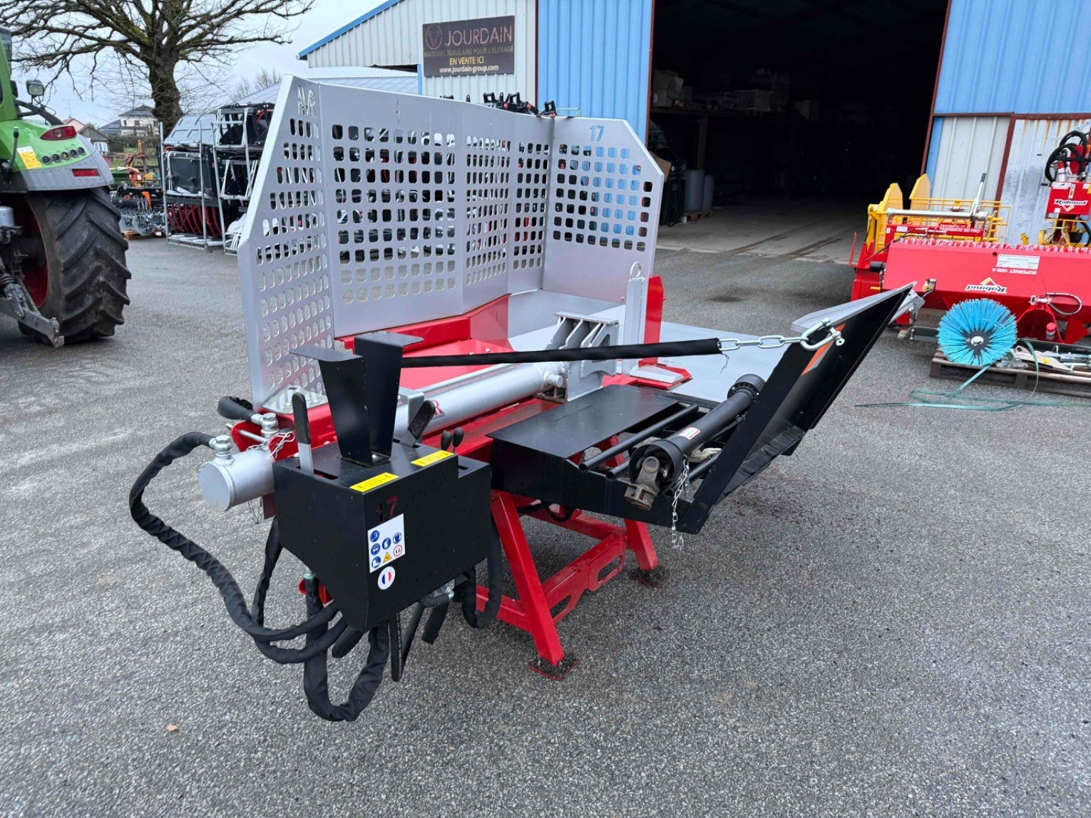 Holzspalter типа AMR HPF17, Gebrauchtmaschine в LA SOUTERRAINE (Фотография 8)