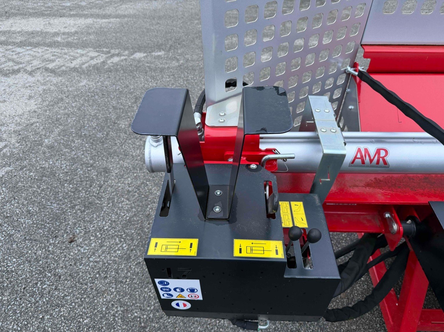 Holzspalter typu AMR HPF17, Gebrauchtmaschine v LA SOUTERRAINE (Obrázek 8)