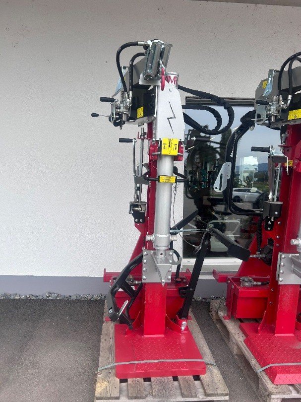 Holzspalter of the type AMR Sonstiges, Neumaschine in Domdidier (Picture 1)