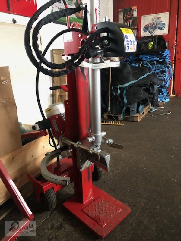 Holzspalter des Typs AMR Vel 08T, Neumaschine in Regen (Bild 1)