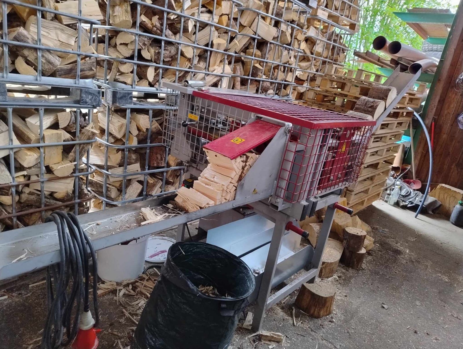 Holzspalter типа BGU Anzündholzautomat/ Anzündholzmaschine, Gebrauchtmaschine в Grainet (Фотография 1)