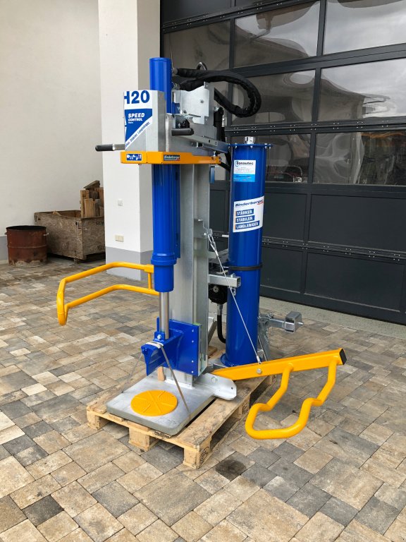 Holzspalter des Typs Binderberger H 20 Z, Neumaschine in Rennertshofen (Bild 4)