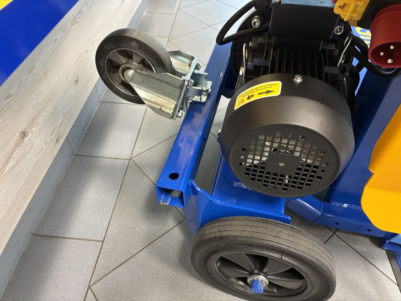 Holzspalter des Typs Binderberger H 8 E, Neumaschine in Villach (Bild 5)