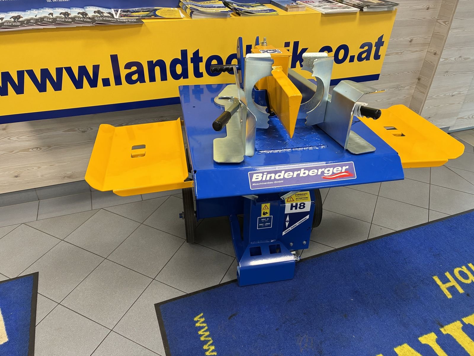 Holzspalter des Typs Binderberger H 8 E, Neumaschine in Villach (Bild 2)