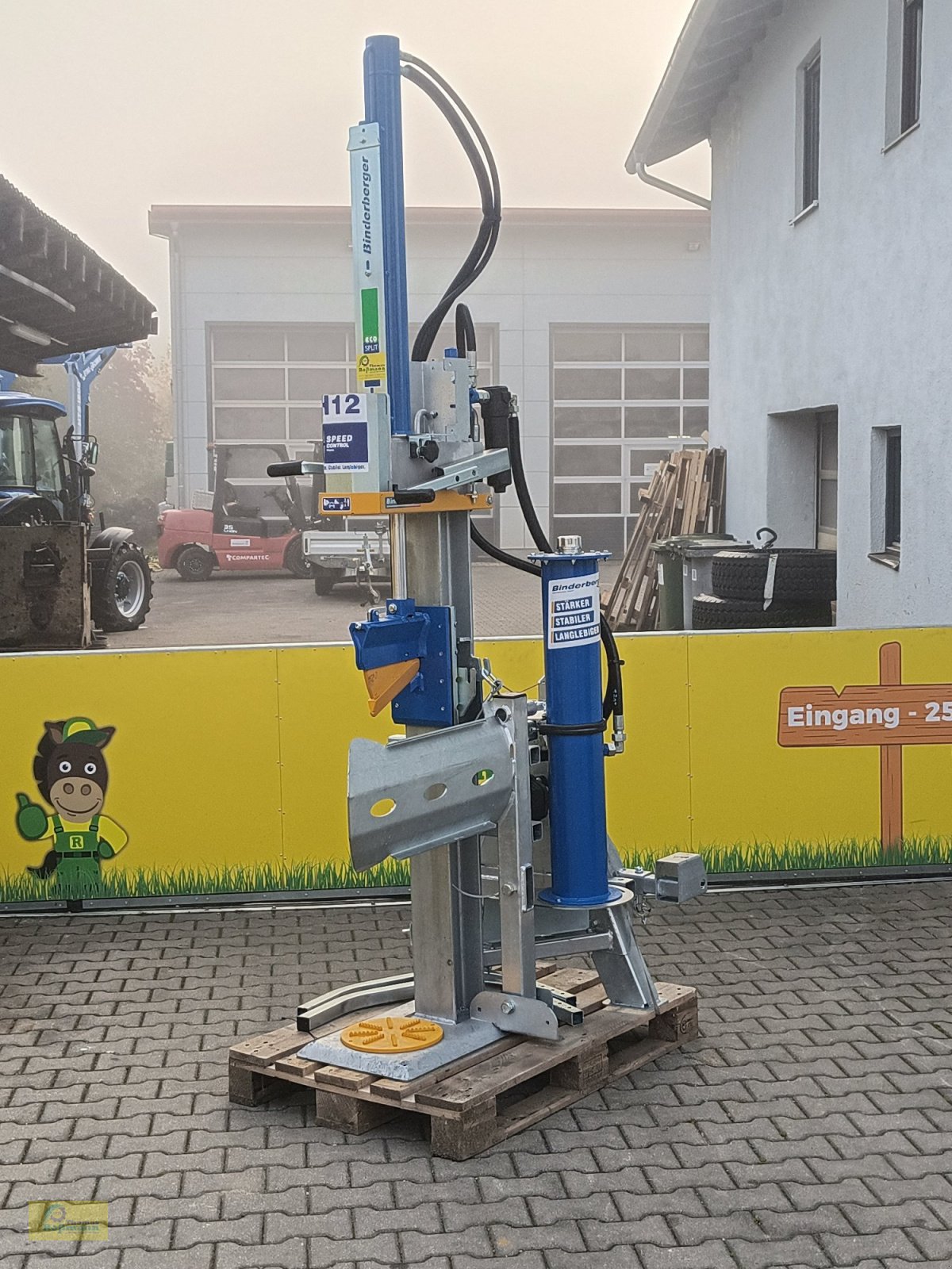 Holzspalter des Typs Binderberger H12 Z, Neumaschine in Tegernbach (Bild 1)