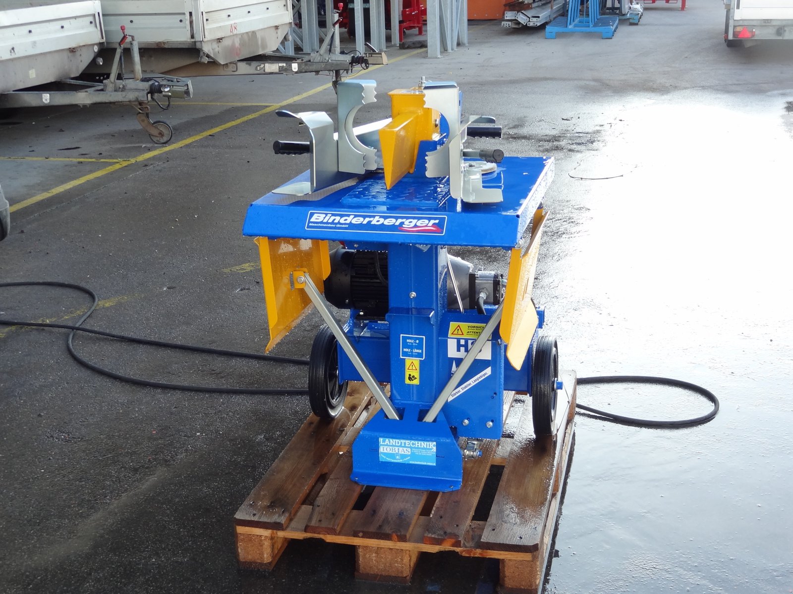 Holzspalter des Typs Binderberger H8E, Neumaschine in St.Andrä-Wördern (Bild 4)