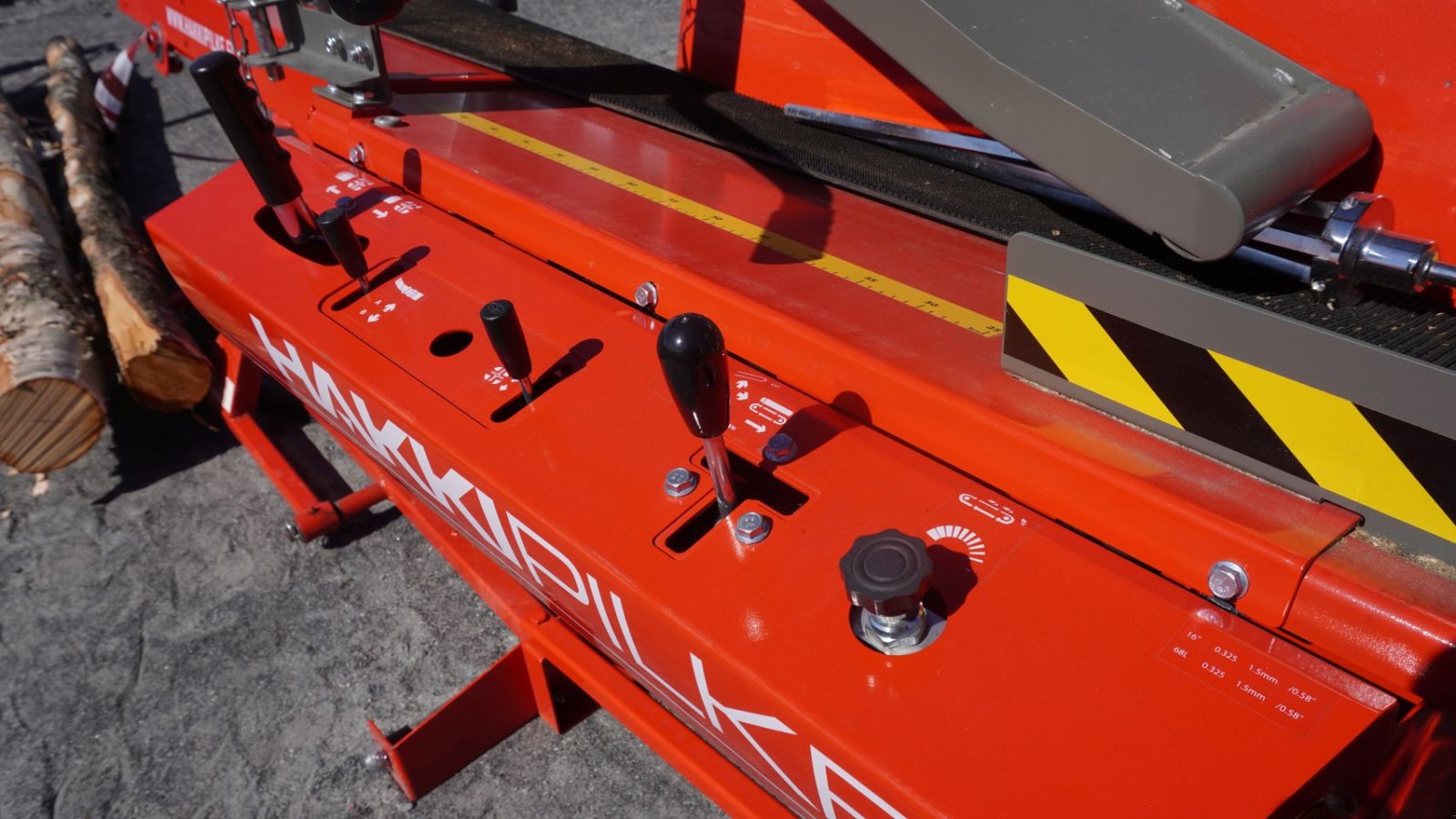 Holzspalter des Typs Hakki Pilke FALCON 37, Gebrauchtmaschine in Grou (Bild 3)