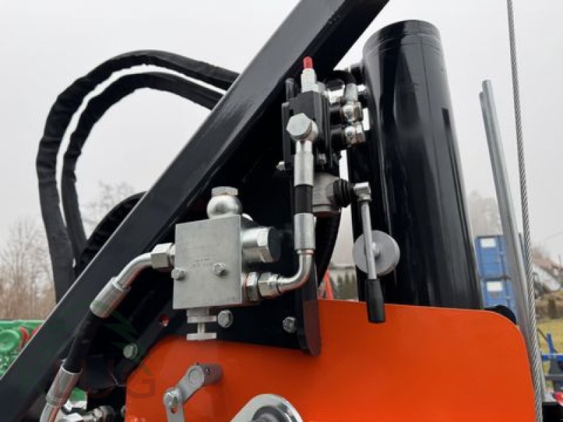 Holzspalter des Typs Kozina HCD 25T Vertikalholzspalter mit Seilwinde, Neumaschine in Pirching am Traubenberg (Bild 7)