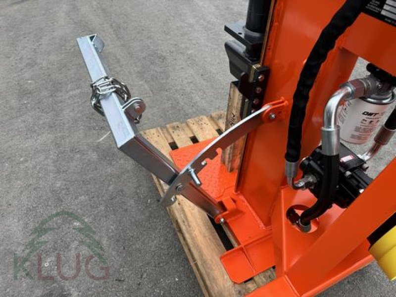 Holzspalter des Typs Kozina HCD 25T Vertikalholzspalter mit Seilwinde, Neumaschine in Pirching am Traubenberg (Bild 24)