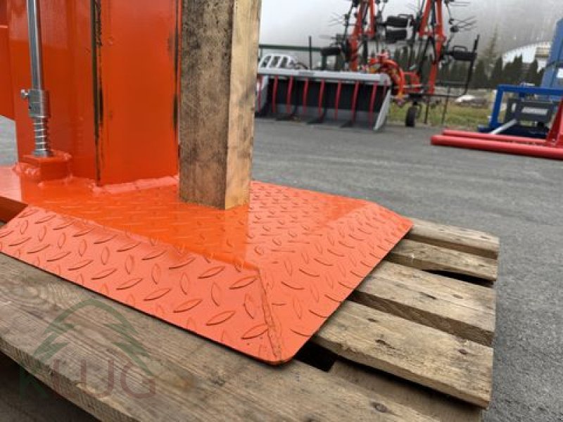 Holzspalter des Typs Kozina HCD 25T Vertikalholzspalter mit Seilwinde, Neumaschine in Pirching am Traubenberg (Bild 4)