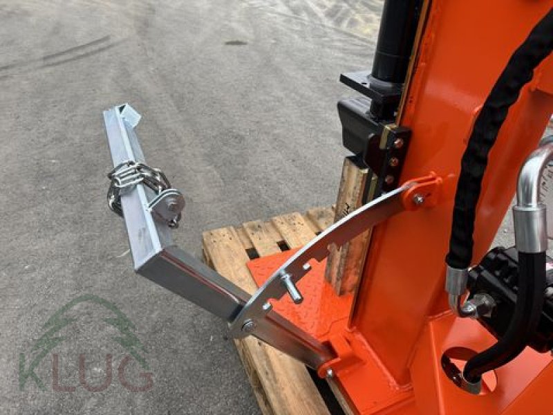 Holzspalter des Typs Kozina HCD 25T Vertikalholzspalter mit Seilwinde, Neumaschine in Pirching am Traubenberg (Bild 23)