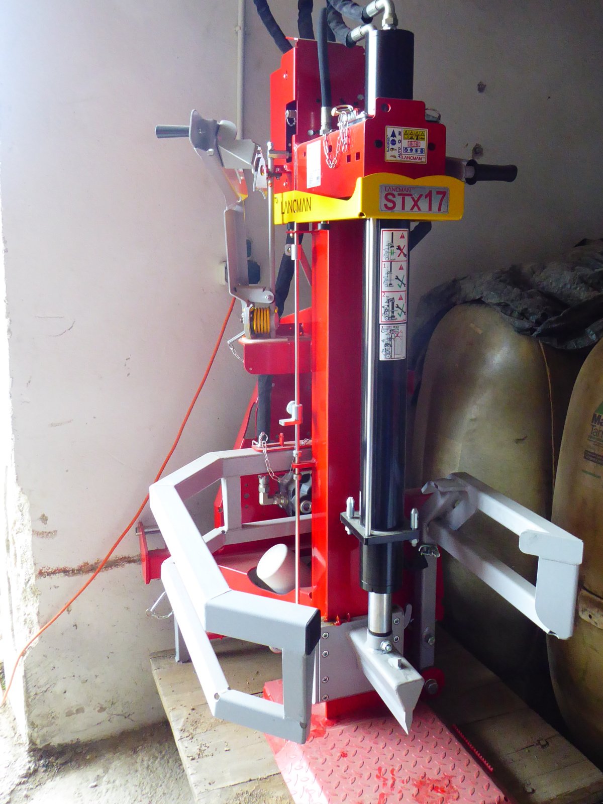 Holzspalter des Typs Lancman STX 17, Neumaschine in Marxheim (Bild 1)